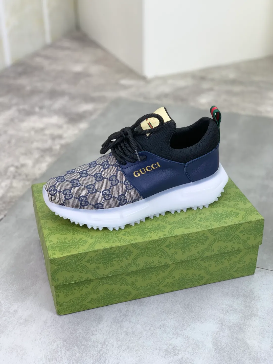Men's shoes 💰P460💰[New style]🆘 Gucci [GUCCI] classic fashion high-top men's shoes, synchronized with counters, exquisite workmanship, exquisite color matching, the upper is made of original soft double G calfskin Gucci webbing ➕ first-layer pigskin lining ➕ pigskin feet The lasts made according to the original version are quite attractive both on the foot and in the placement. There is no need to explain the good style, the workmanship is superior, quality determines everything, absolutely versatile, code number: 38-44, 2️⃣colors🉑️ to choose from